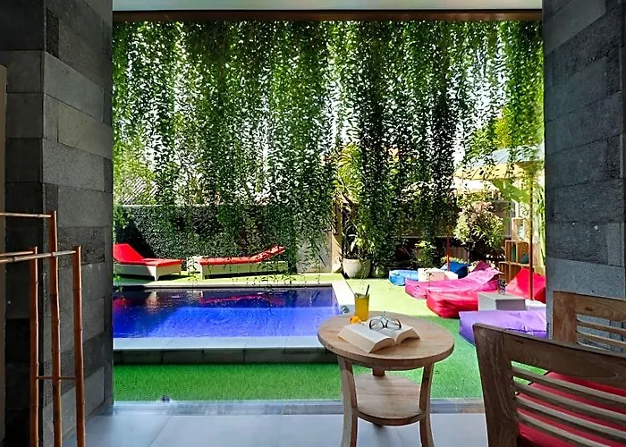 ホテル Vansari Seminyak