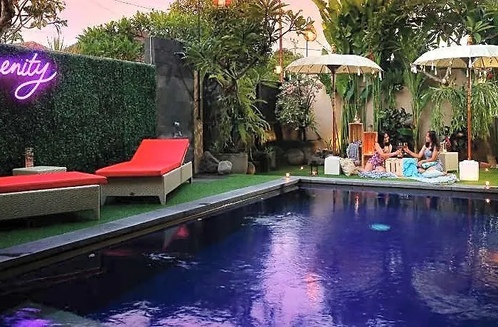 ホテル Vansari Seminyak